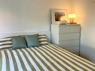 Melbourne 2 bedroom Bayside Retreat with bathtub- Near Westfield Shopping Center-Free Parking - 3