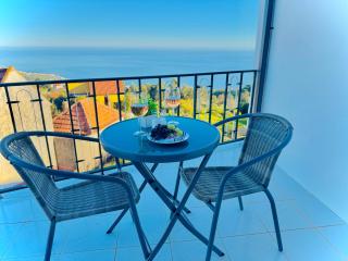 Sunshine Serenity T2 Top Floor-Ocean Views & Parking - 4