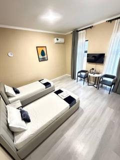 Luna Plaza Hotel - 2