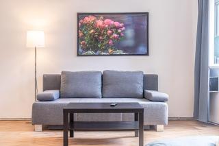 Chic & Cozy 2BR Stay Near U6 Schöpfwerk Station - 9