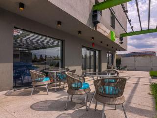 Ibis Styles Bucharest Airport - 8