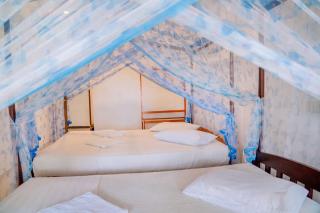 Lake Edge Resort - 1