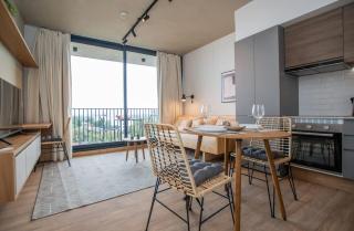 Elegant Urban Getaway 1BR Gym and Pool - 7