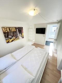 Bright Double Room 50 Free Parking - 4