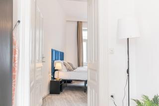 Stylish 2BR Apartment 11 Min to Meidling Station - 1