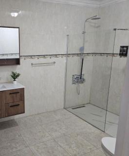 Cozy Groundfloor 2BR Getaway in Old Harbour - 3