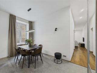 2BR Old Town Apartment near St Peter's Church - 5