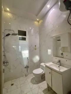 4BR Family Villa with Yard and Fireplace - 1