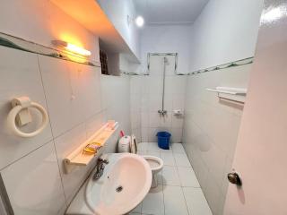 Kashmir Point Flats Near PIA Park - Mountainous View Murree - 9