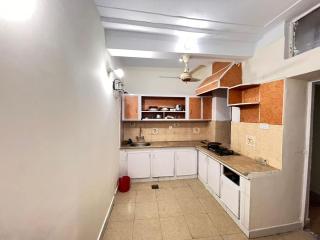 Kashmir Point Flats Near PIA Park - Mountainous View Murree - 8