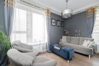 Castle & River Retreat - 8