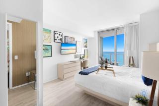 2BR Apt with Amazing Ocean View Balcony & Pool - 4
