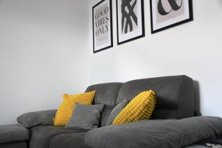 Valuna - Modern Sea View Apartment -Terrace - 4 Min to Beach - Free Parking - 7