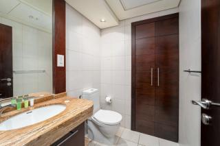 Elegance Above the Skyline Furnished 2-BR with Direct Burj Khalifa Panoramas by Petals Holiday Homes - 7