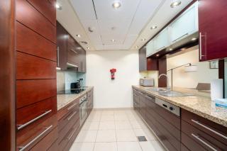 Elegance Above the Skyline Furnished 2-BR with Direct Burj Khalifa Panoramas by Petals Holiday Homes - 6