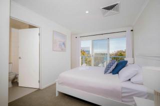 Bright 2BDR Apt with Pool Access Williamstown - 8