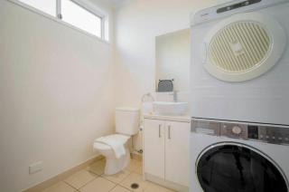 Bright 2BDR Apt with Pool Access Williamstown - 5