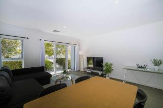 Bright 2BDR Apt with Pool Access Williamstown - 1