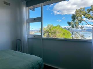 Ocean View Holiday Home - Easy Access to Hobart - 3
