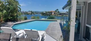 Waterfront Retreat - Pontoon Pool and Cinema - 3