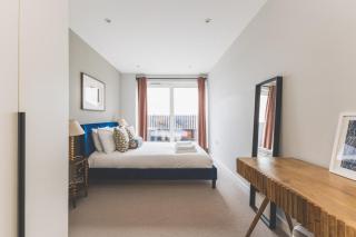 Stylish Wimbledon Flat with Balcony - 2
