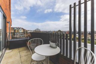 Stylish Wimbledon Flat with Balcony - 6