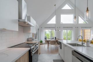 Dahlia #1 - Spa & Pets - 3