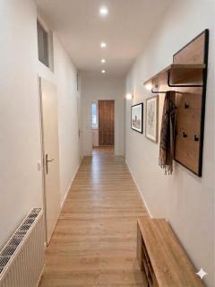 Schönbrunn Family Retreat Spacious 3BR Apartment - 3