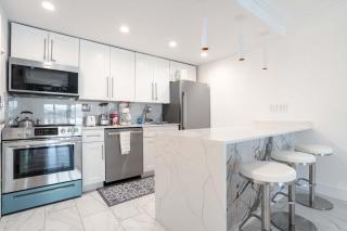 Stylish Apartment in the Heart of Key Biscayne - 7