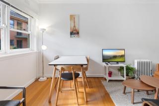 Comfy One-Bedroom Unit Between City and Airport - 5