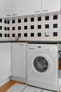 Comfy One-Bedroom Unit Between City and Airport - 1