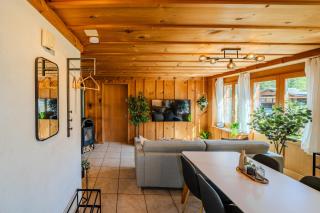 Alpine Hideaway near Brienz with Hot Tub & Parking - 7