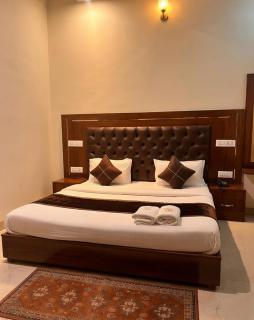 Unique Hospitality - 7