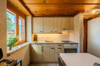 Alpine Hideaway near Brienz with Hot Tub & Parking - 4