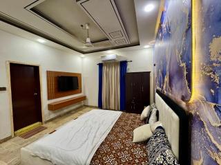 Meadows Suites Family Guest House - 2