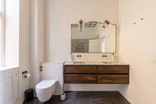 Modern Luxury 4BR Home near King's Garden - 3