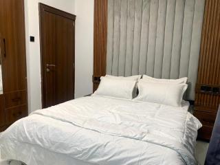 Luxury 2 bedroom apartment with free Airport pickup and drop off - 4