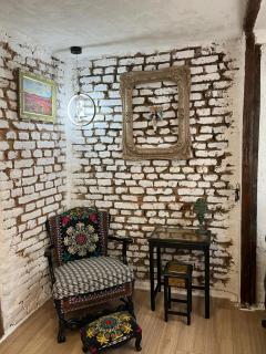 Cozy Vintage Brick Apartment - 7