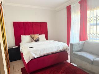 Crown Guesthouse Meyerspark - 8