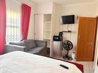 Crown Guesthouse Meyerspark - 6