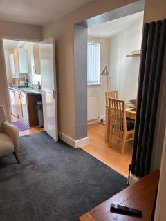 Perfectly located 2 bedroom flat - 6