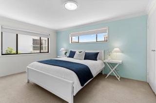 Peaceful Waterfront Apartment - Sandy Inlet Views - 3