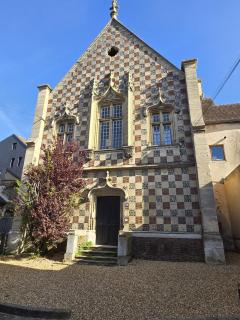 Monument historique rénové avec goût et jardin - 0