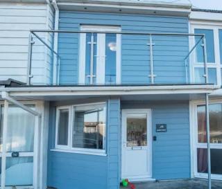 Charming Beach Chalet with Balcony & Sea Views - 0