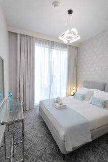 Burj View - 10 minutes walk Dream Lux Designer 3BD - 4