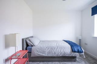 Cosy 3 Bed Near Beaches, Cardiff & Brecon Beacons - 2