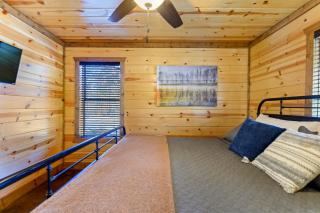 Wide Glide Lodge - In-home Movie Room, Hot Tub and Large 1-acre property with Playset - 5