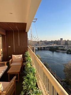 Nile-front 3BR on Abu El-Feda Balcony & Wi-Fi - 6