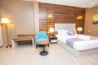 Diamond Den Hotel and Suites - 1