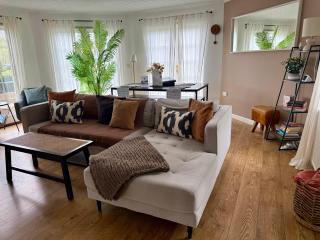 Barnsley, Turret House Windrush Lake - 3